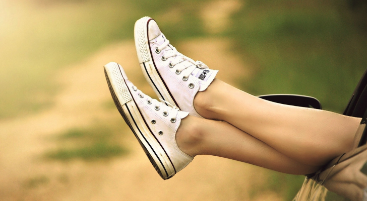 Witte schoenen schoonmaken: met deze tips worden ze weer stralend wit