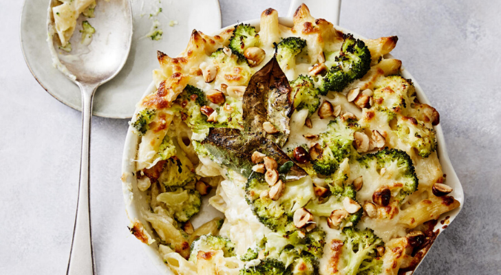 Recept voor mac ’n cheese met broccoli, pastinaak en walnoten