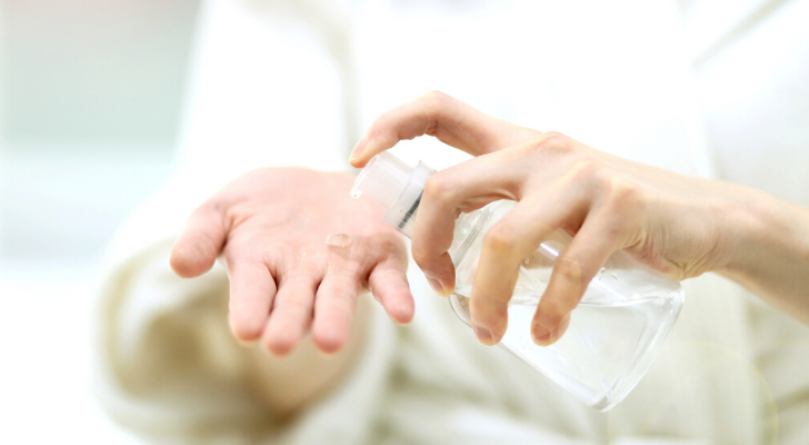Helpt desinfecterende handgel nu echt tegen het coronavirus?