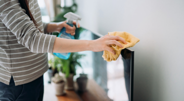 televisie schoonmaken huis opruimen ruimen