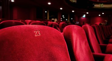 Theaters Weer Open