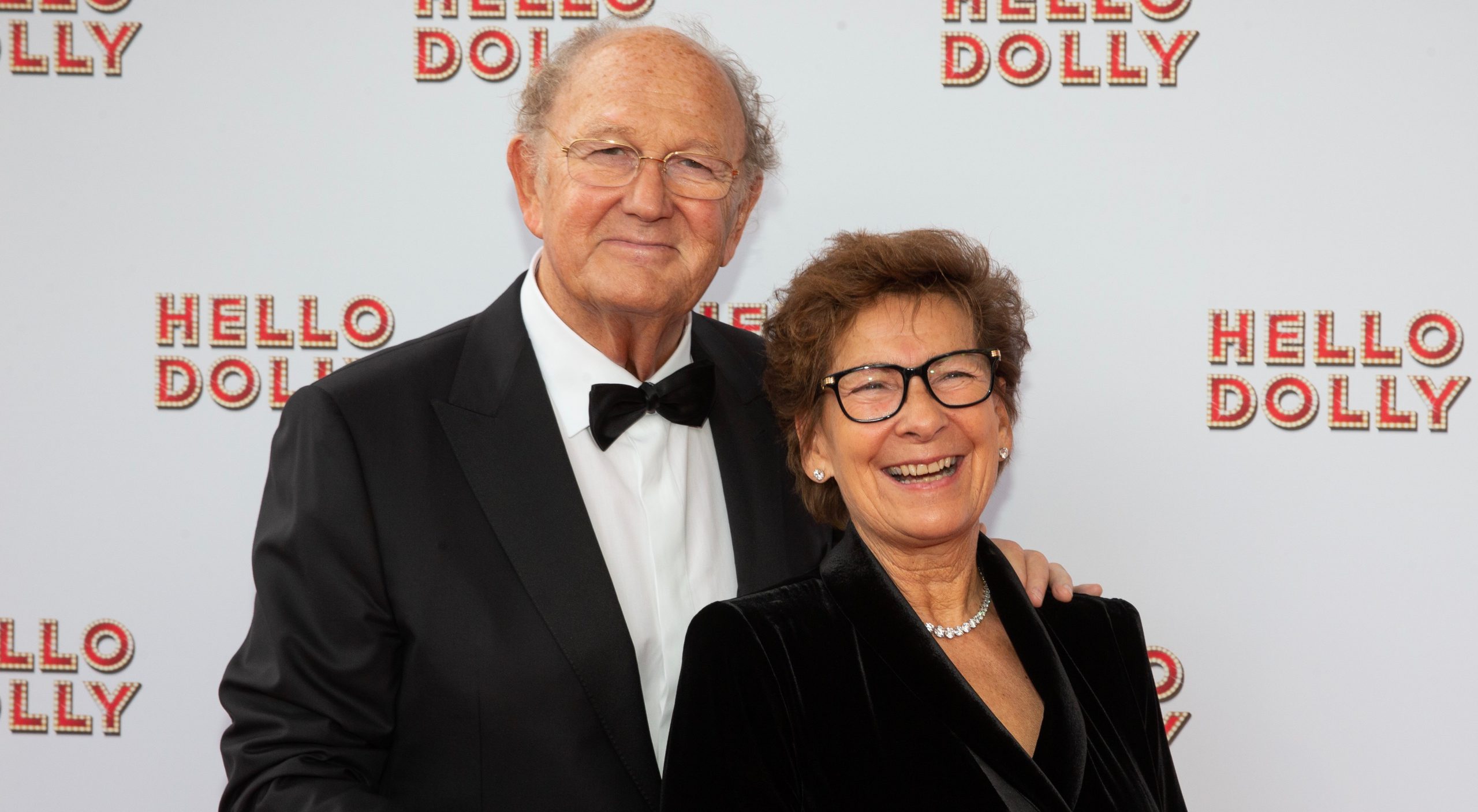 Joop van den Ende gedotterd vanwege gezondheidsproblemen