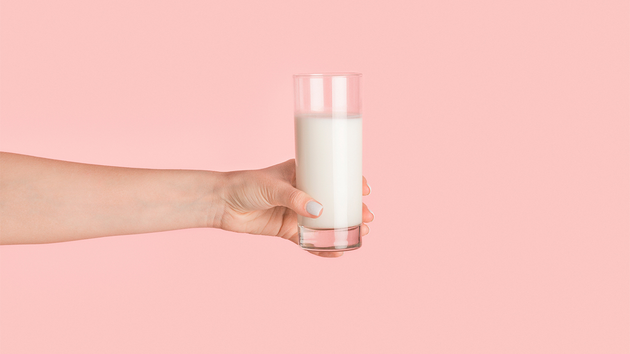 Kun je melk (een dag) over datum nog drinken?