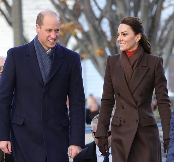 Kate Middleton in bruine mantel