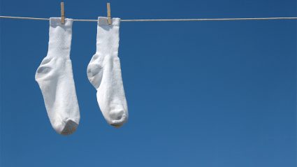 3 manieren om witte sokken weer wit te krijgen