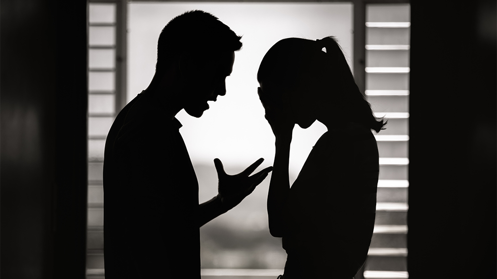 6 veelvoorkomende communicatieproblemen in je relatie (en hoe je ze oplost)