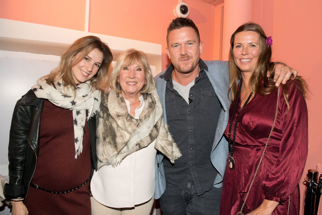 Anouk van Schie, Willeke Alberti, Johnny de Mol en zus Danielle van 't Schip-Oonk