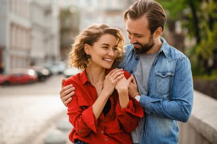 02042025 Vri Stylish Couple Love Sitting Street Romantic Trip