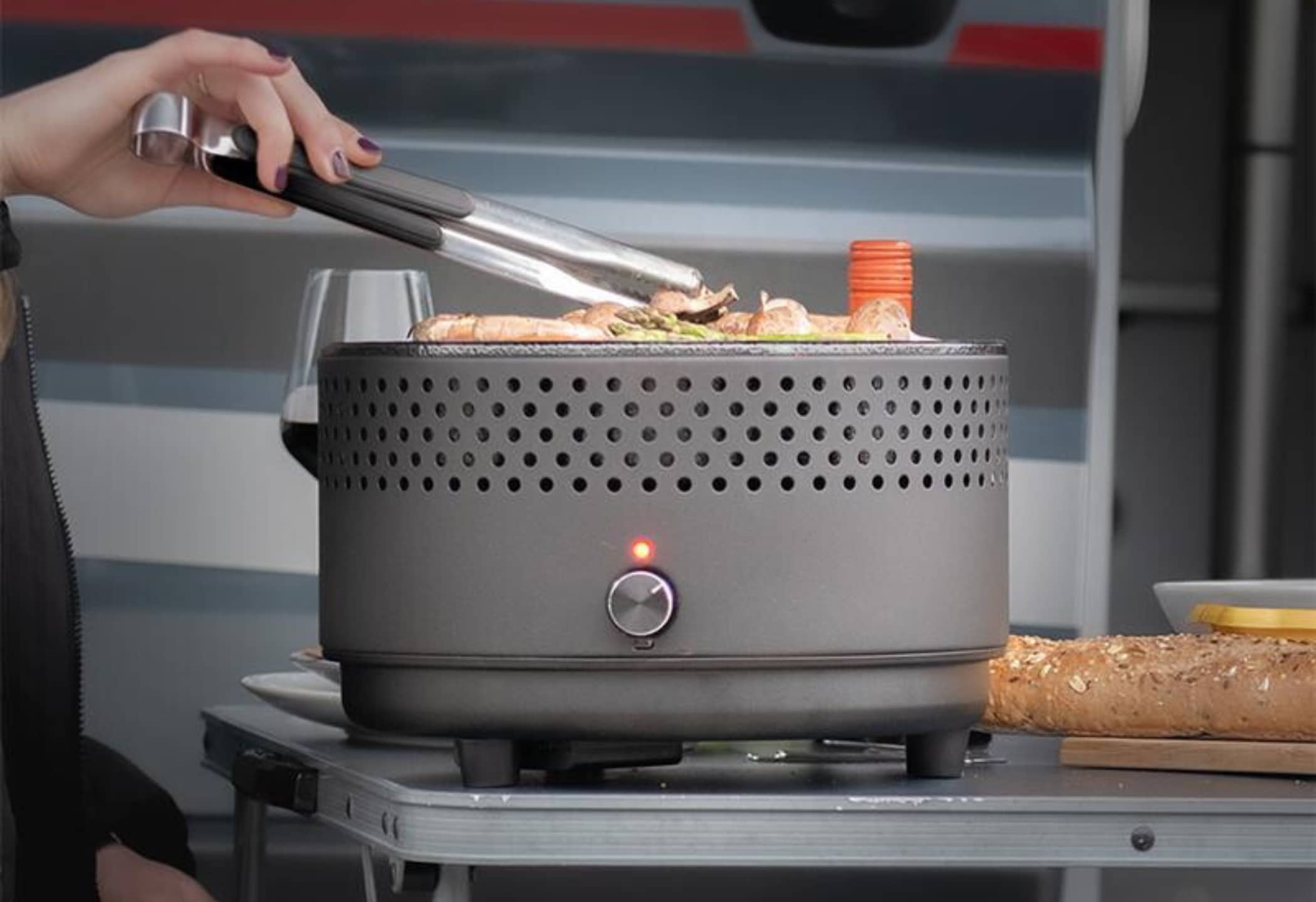 Action lanceert zomerhit: draagbare BBQ die in je rugzak past