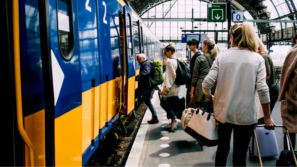 Vrijdag met de trein? Houd rekening met flinke vertraging