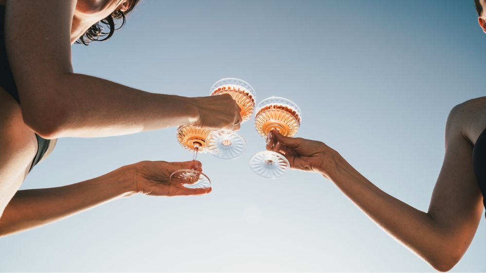 Met dit ingrediënt tover je een glas rosé om tot een nóg lekkerder drankje