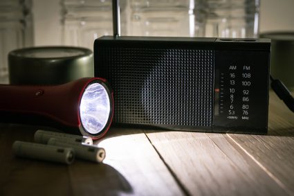 Noodpakket: radio en zaklamp