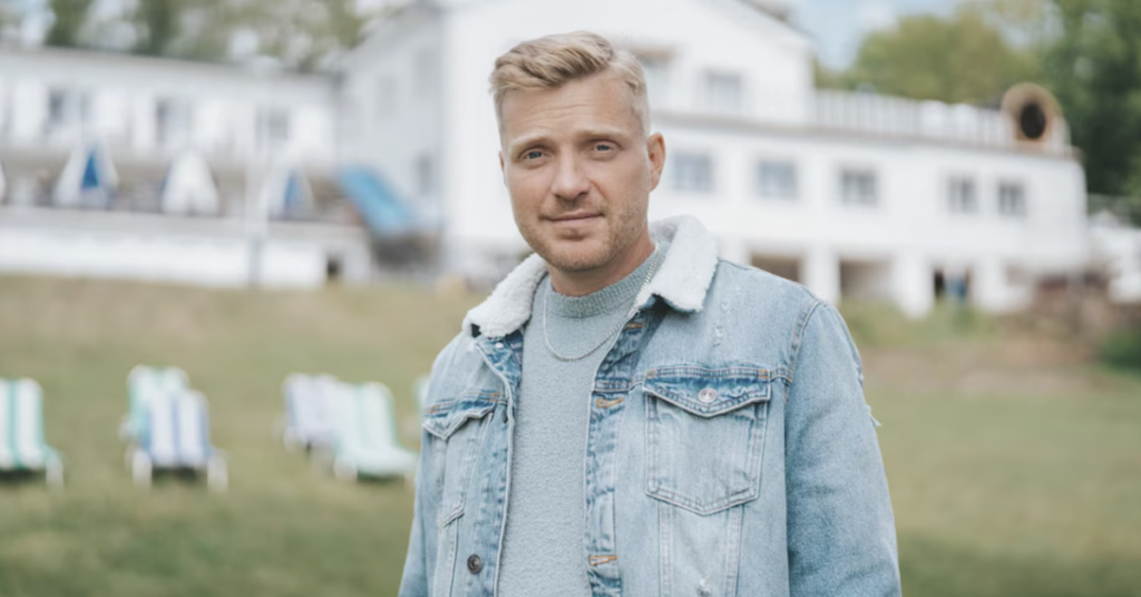 Daniël zoent met Danique in B&B Vol Liefde: ‘Heel gelukkig’