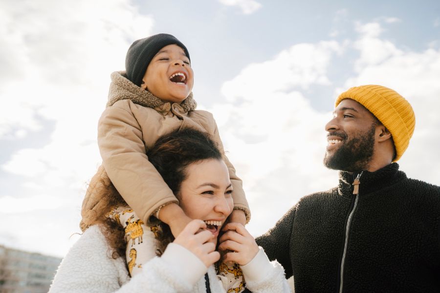 Gezin lacht - Verhalencafé