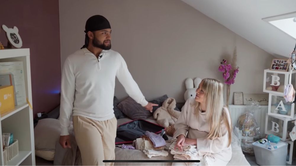 Vier Handen Op Eén Buik - Nomi