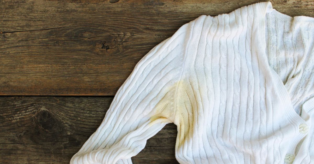 zweetvlekken in witte kleding