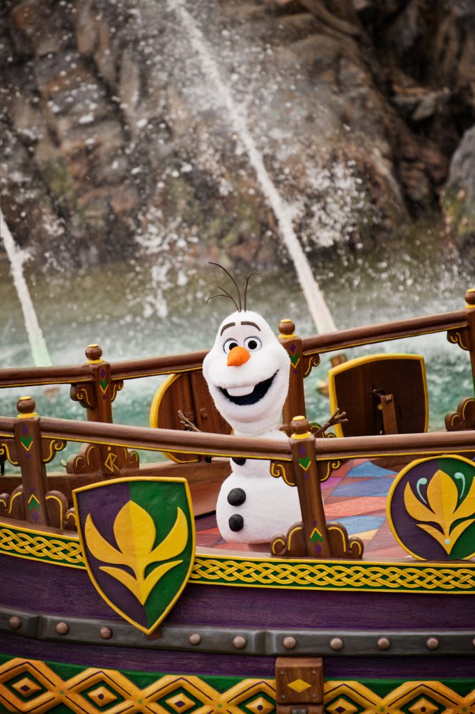 Disneyland Paris Disney Adventure World World Of Frozen Olaf Robotic Character In A Celebration In Arendelle Vertical 1