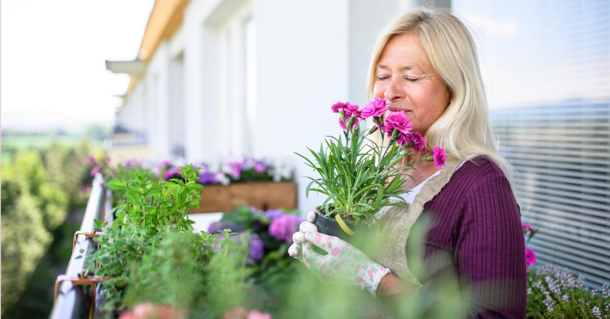 Vrouw aan het tuinieren - tuinieren zonder tuin
