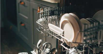 vaatwasser - bestekaanslag op wit servies