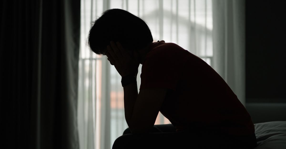 silhouet van een vrouw - onderzoek gewurgd