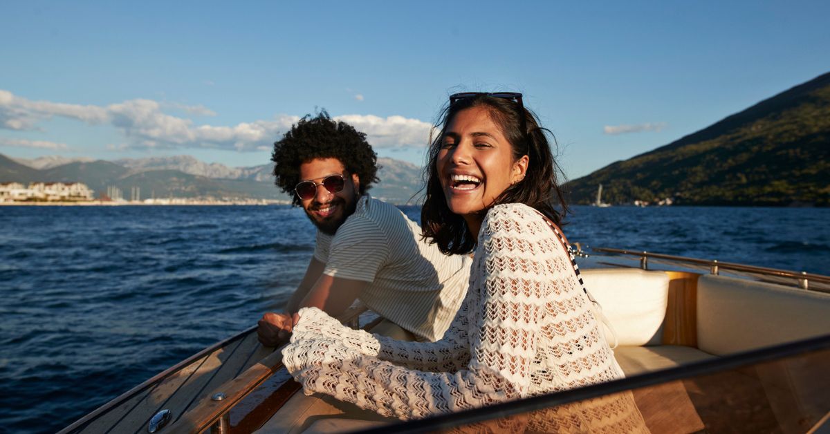 Koppel gelukkig op vakantie - vrije dagen 2026