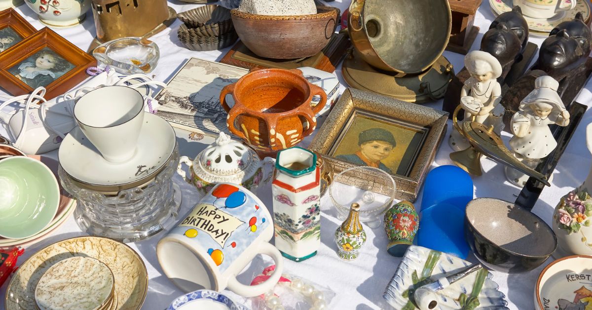 Spullen op de vrijmarkt met Koningsdag