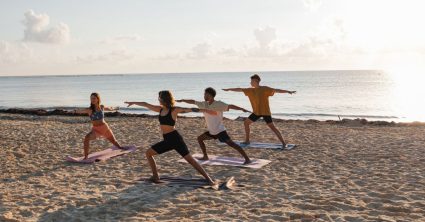 Yoga op het strand - weekend uitjes