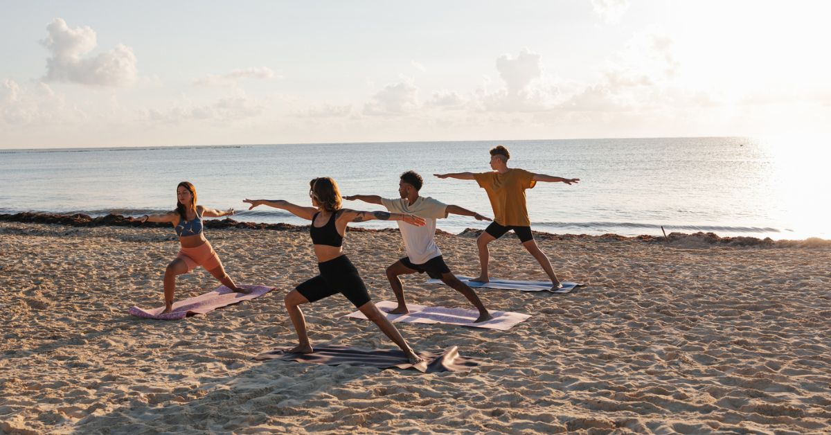 Yoga op het strand - weekend uitjes