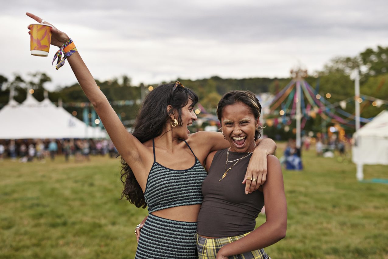 Twee vrouwen op festival, eet- en drinktips