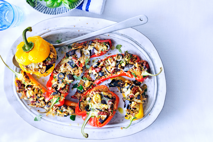 Deze mediterraan gevulde paprika’s met gehakt en feta wil je proberen