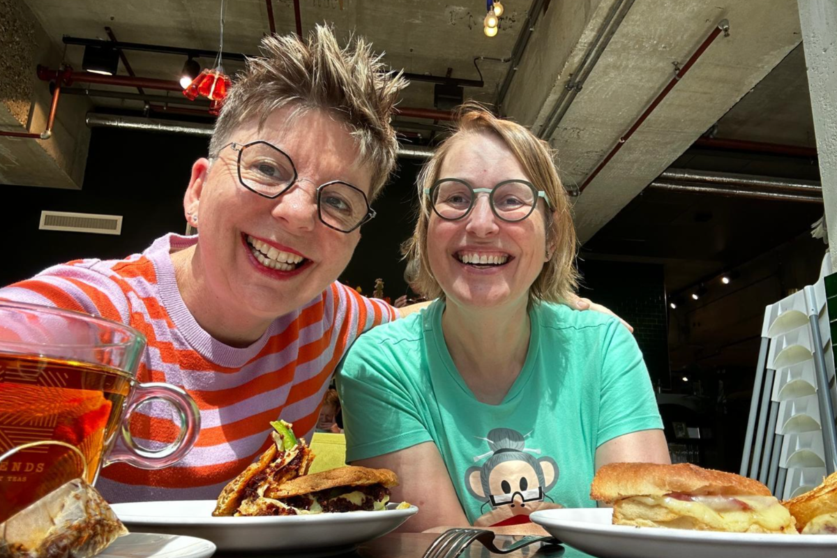 Sandra (51) heeft een relatie met Sandra (52): 'We delen inmiddels ook onze achternaam'