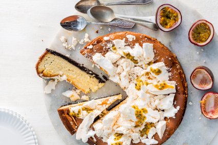 Deze frisse cheesecake met passievrucht en knapperige meringue wil je proberen