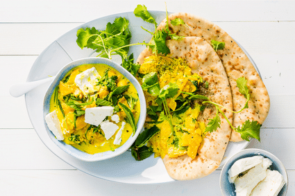 Zin in comfortfood? Probeer deze naan met romige pompoen- en spinaziecurry